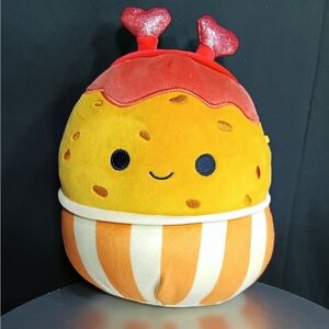 Squisnallow Cut e Heart-Topped Plush Toy 9” pre owned Exellent condition